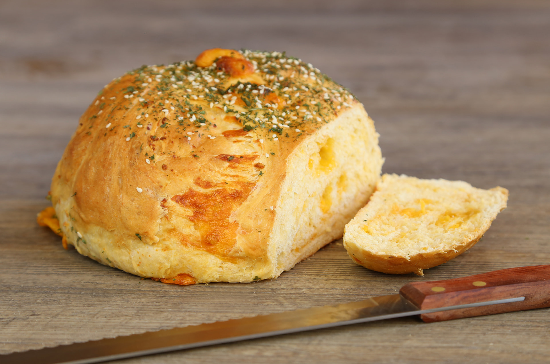 Round Cheddar Garlic bread loaf